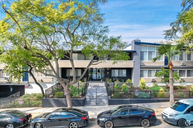 Building Photo - 1253 Havenhurst Drive
