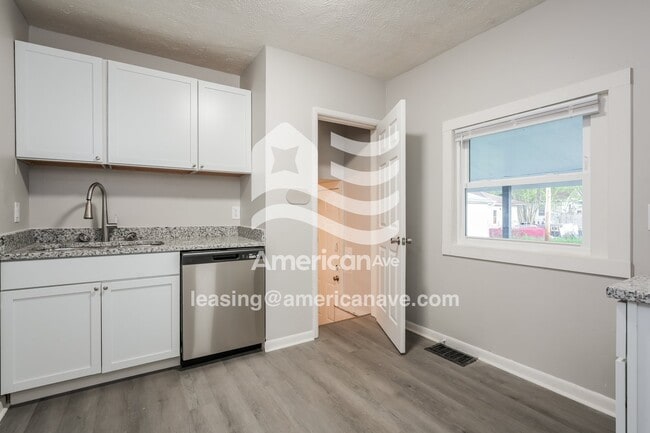 Building Photo - 1710 Elwood Ave