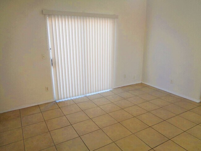 Foto del edificio - Adorable Single Level Eastside Home With Refrigerated Air Located In Quiet Neighborhood