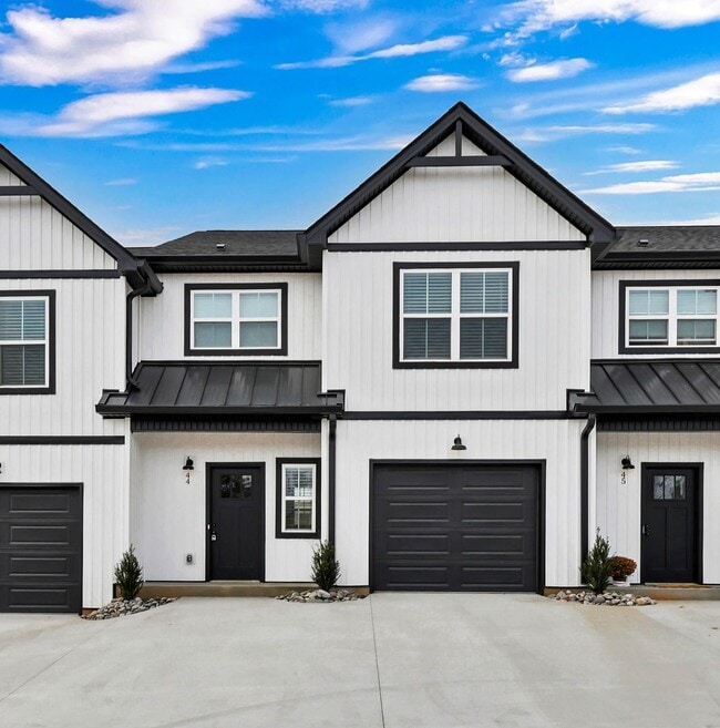 Building Photo - 166 Sango Dr