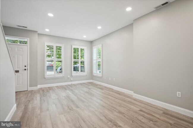 Building Photo - 745 S Juniper St