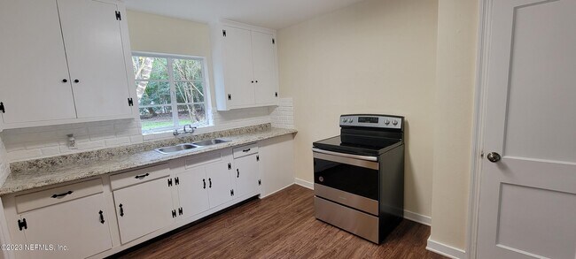 Building Photo - 5134 Ensign Ave