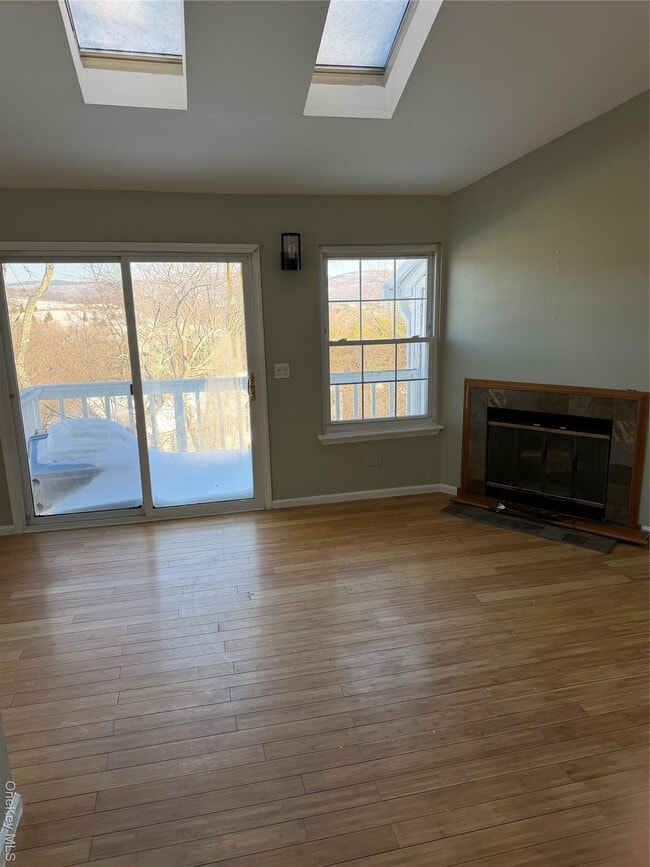 Foto del edificio - 25 Lexington Hills Rd