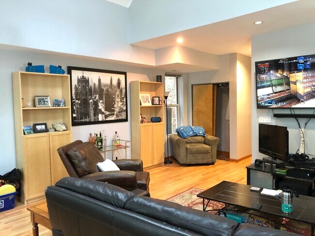 Foto del edificio - 2118 N Hoyne Ave