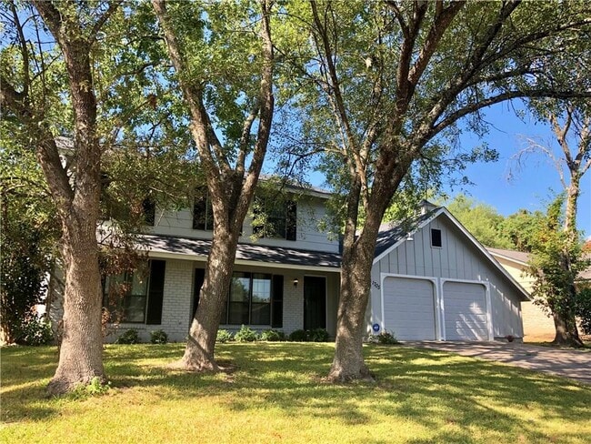 Foto del edificio - 1705 Pebble Brook Dr