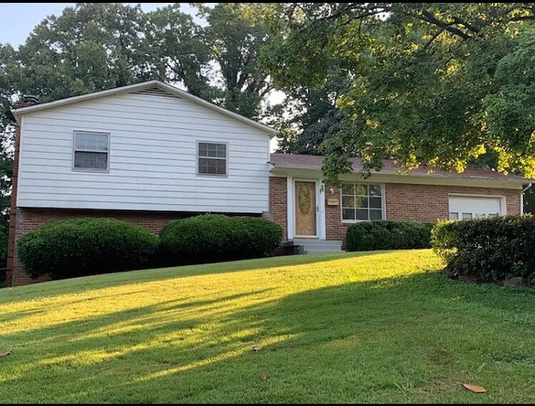Foto principal - 4609 Lakeview Dr NW