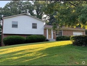 Building Photo - 4609 Lakeview Dr NW