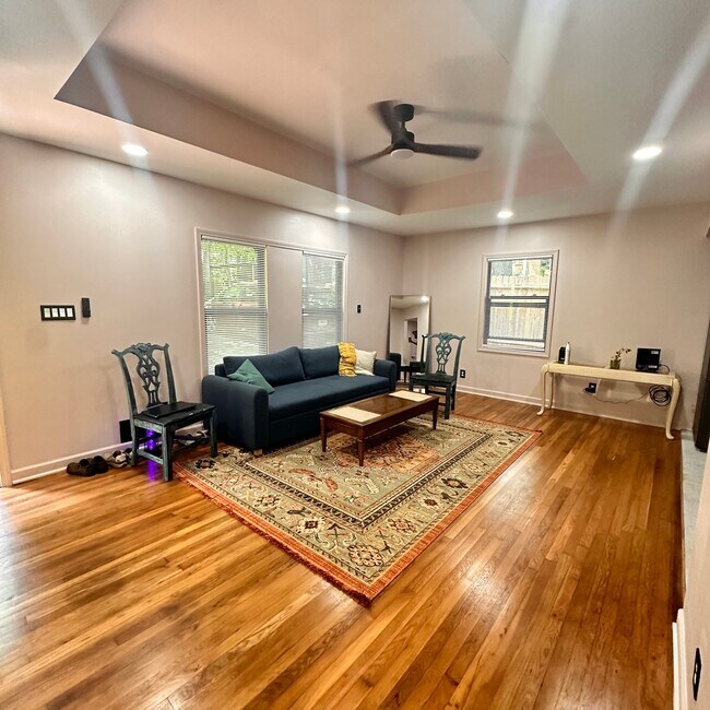 Foto del edificio - 2258 Bryant Dr