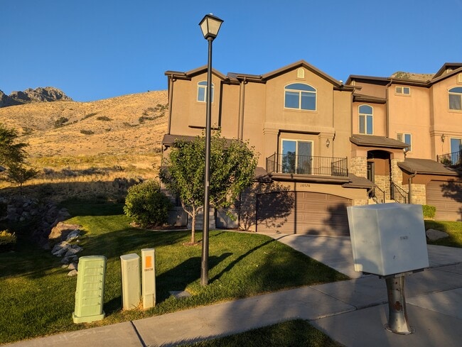 Building Photo - 10576 N Sage Vista Ln