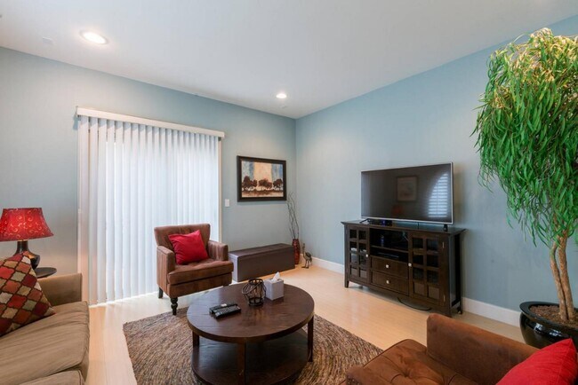 Building Photo - 1317 Dahlia Loop