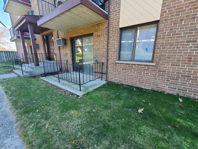 Building Photo - 2 bedroom in Hickory Hills IL 60457