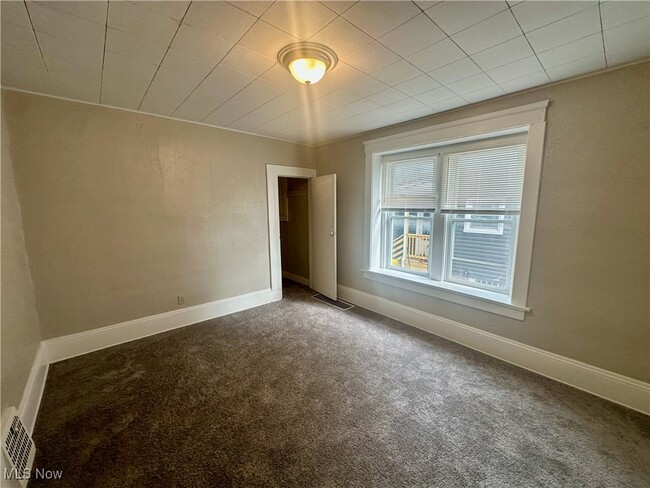 Building Photo - 555 Lumiere St