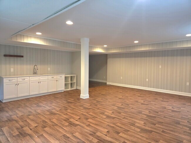 Foto del edificio - 6126 Netherwood Dr