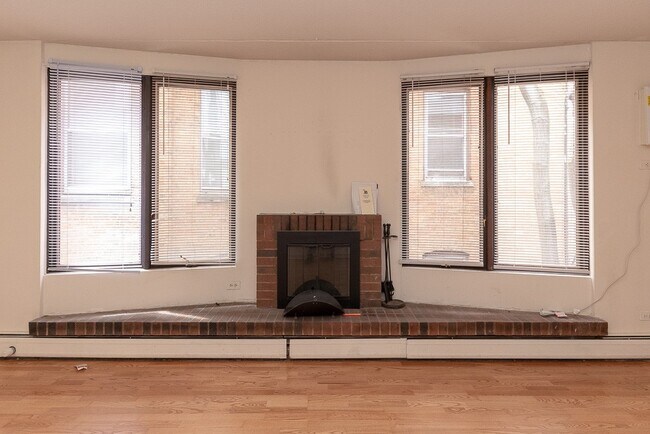 Foto del edificio - 629 W Wellington Ave