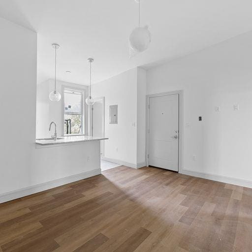 Building Photo - 113 39th St