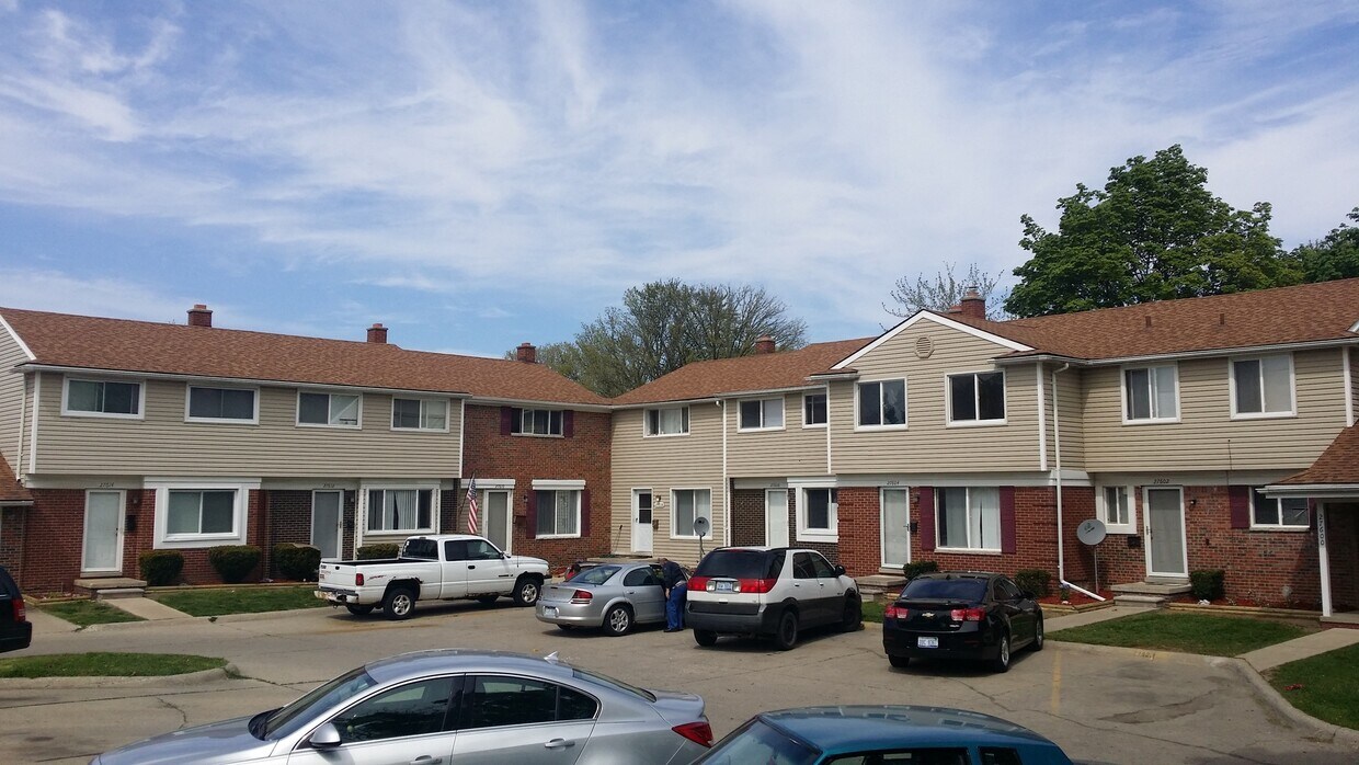 Primary Photo - 3 BEDROOM 1 1/2 BATH PRIVATE ENTRY TOWNHOU...