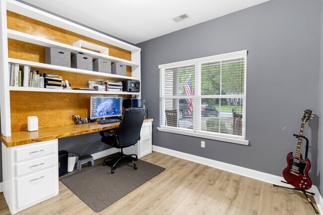 Foto del edificio - 232 Cottonham Ct