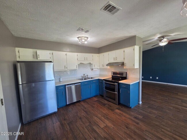 Foto del edificio - 209 S Maryella Ave