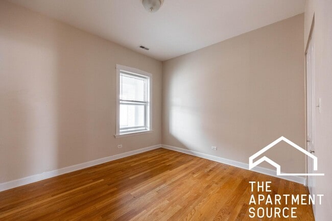 Building Photo - 7462 N Greenview Ave