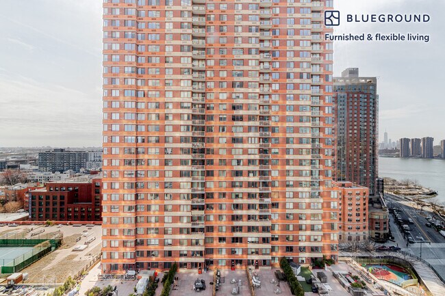 Foto del edificio - 4-75-75 48th Ave