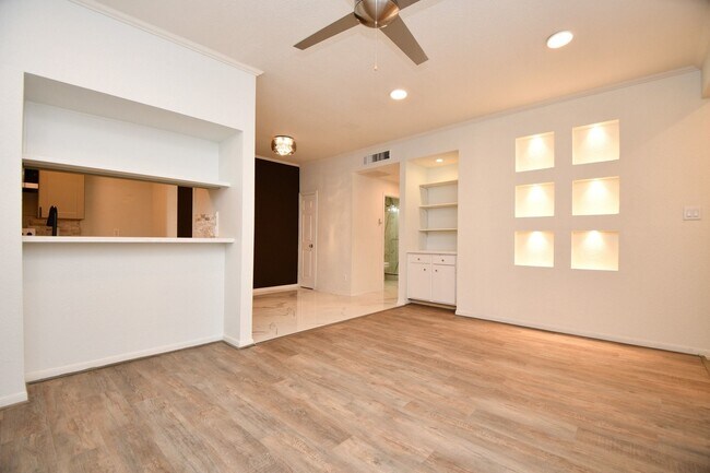 Building Photo - 720 Bering Dr