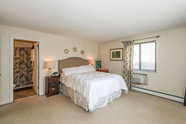 Mater Bedroom - 64 Oxbow Dr