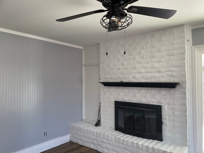 Foto del edificio - 3905 Barclay Dr