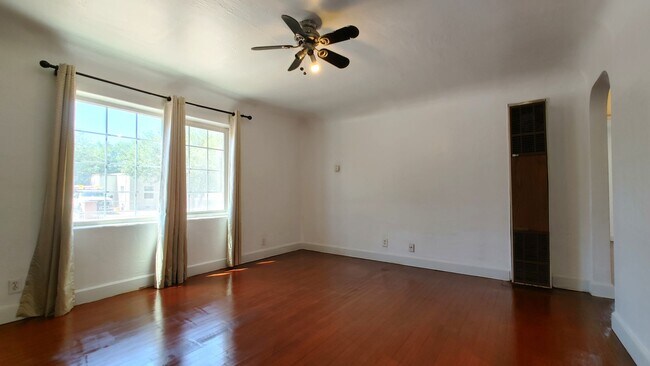 Foto del edificio - Delightful 3 Bedroom, 1 Bathroom Home in t...