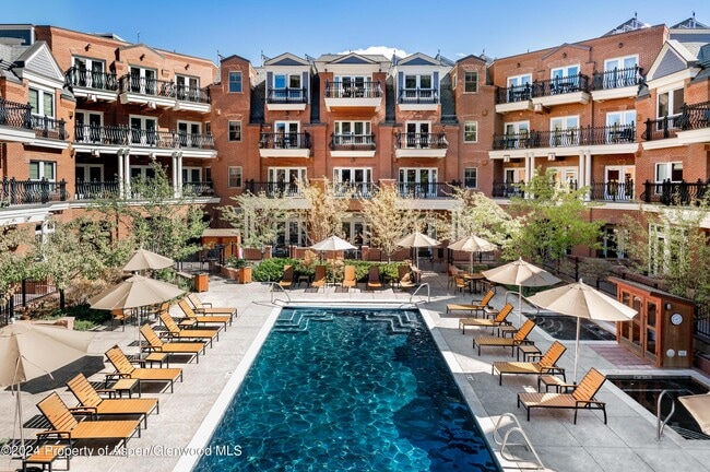 Building Photo - 415 E Dean St