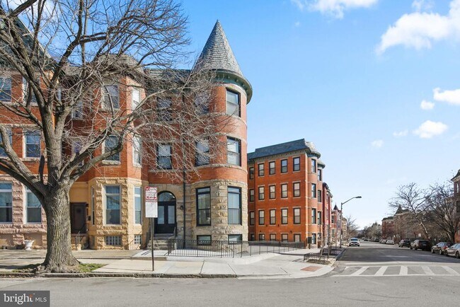 Building Photo - 2201 Brookfield Ave