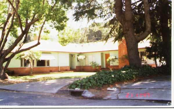 Foto del edificio - 3661-3663 Mosswood Dr