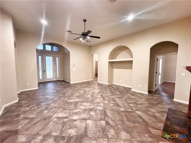 Building Photo - 2213 Garden Gate Cir