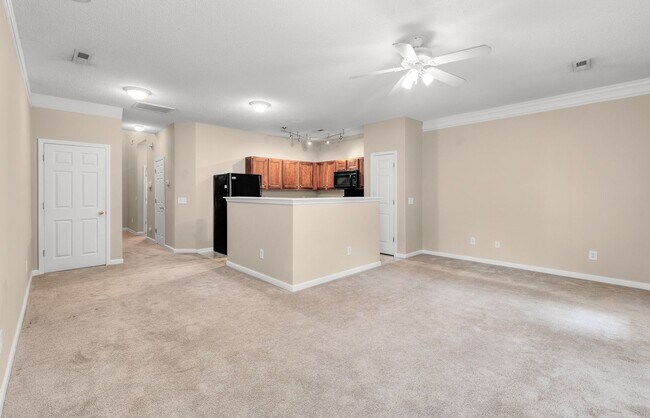 Building Photo - 3 BR, 2.5 BTH. Well Maintained Townhome in...