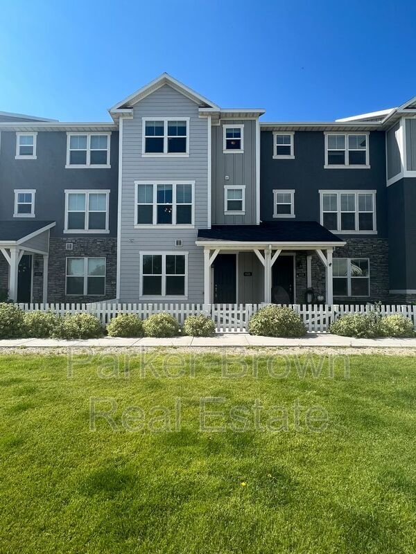 1026 W Painted Horse Ln, Bluffdale, UT 84065 House for Rent in