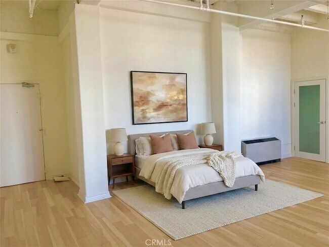 Photo - 312 W 5th Street Unit 926 Apartment