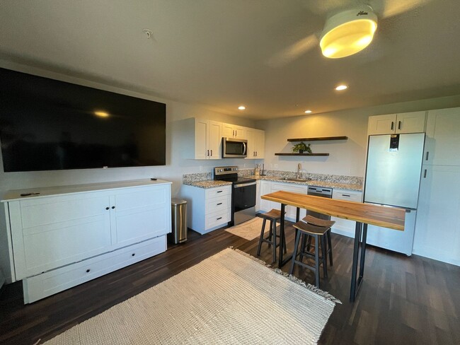 Building Photo - Pailolo Place Furnished One Bedroom