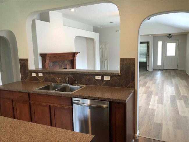 Building Photo - 300 Middle Creek Dr