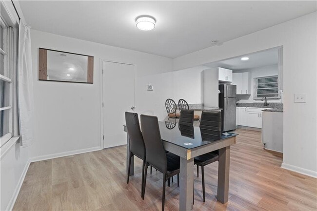 Foto del edificio - 1847 Elmwood Dr