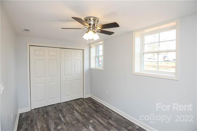Foto del edificio - 9025 Longview Dr
