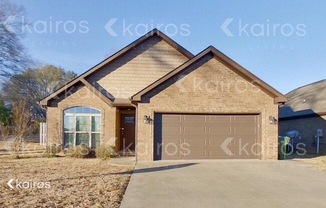 Building Photo - 101 Lyn Ln