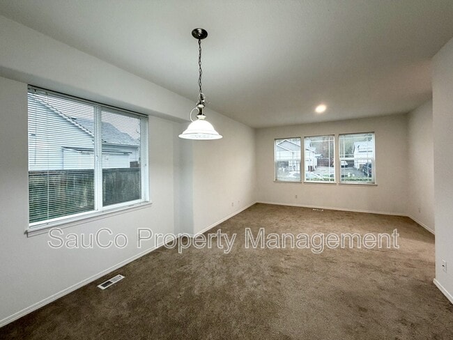 Building Photo - 3640 Park Dr