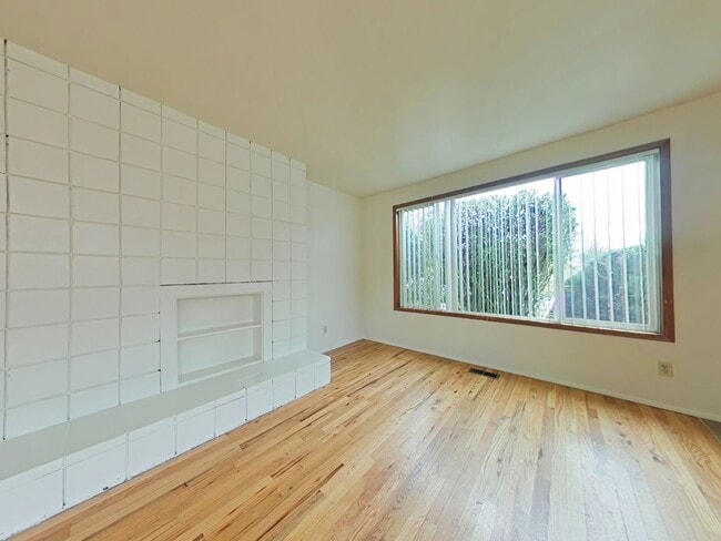 Building Photo - 2 Bedroom Duplex ~ Corvallis ~ Pet Friendly