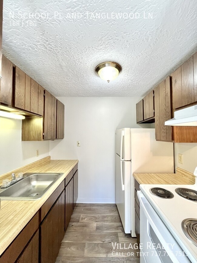 Foto del edificio - MOVE-IN READY! Top Floor! Roomy 1-Bed with...