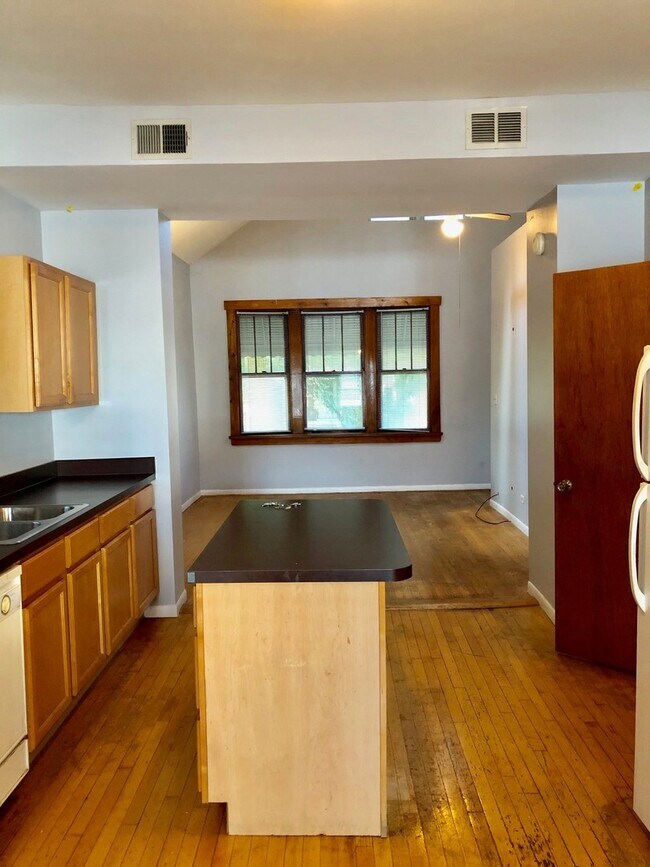 Building Photo - 2039 W McLean Ave