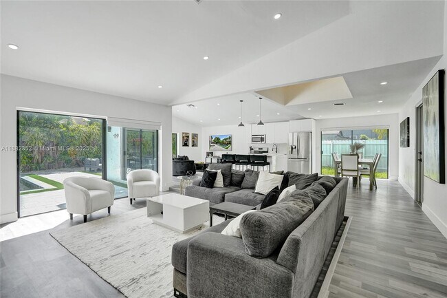 Foto del edificio - 4920 NW 83rd Ter