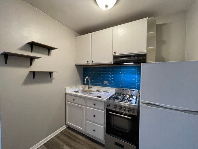 Building Photo - 5143 S Kenwood Ave