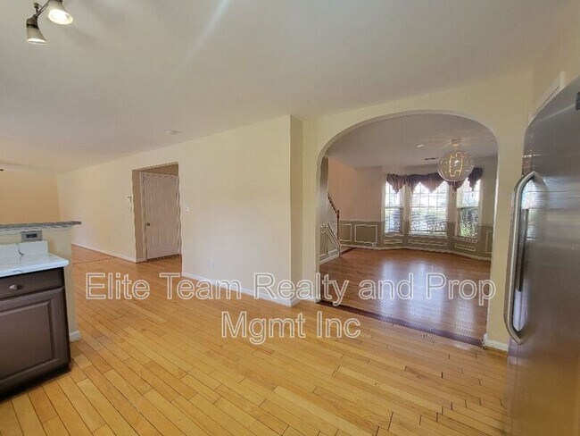 Foto del edificio - 4702 Ambridge Dr