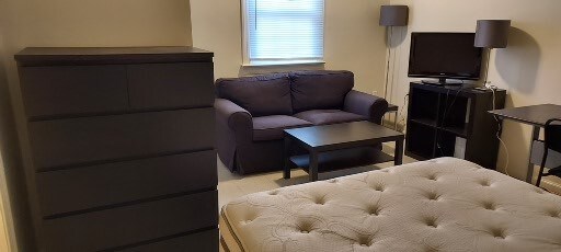 Sala de estar/Dormitorio - 331 Potomac Ave