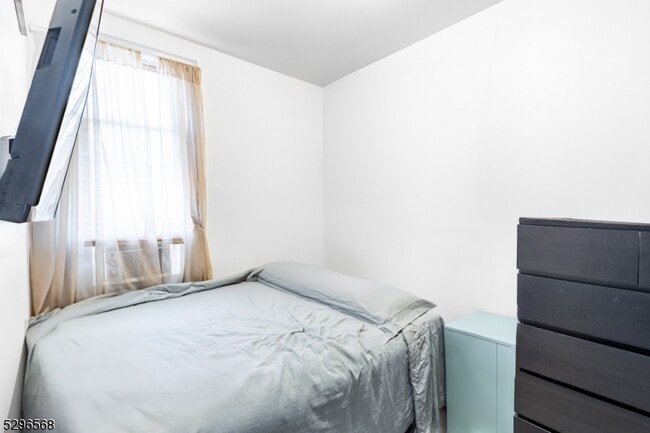 Building Photo - 488 S 11th St