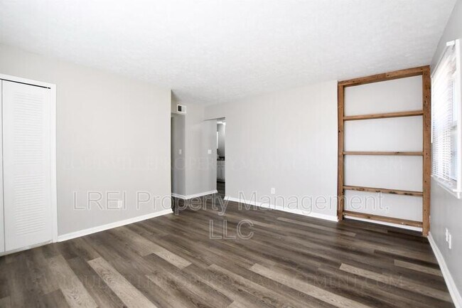 Foto del edificio - 6806 Blackhorse Dr